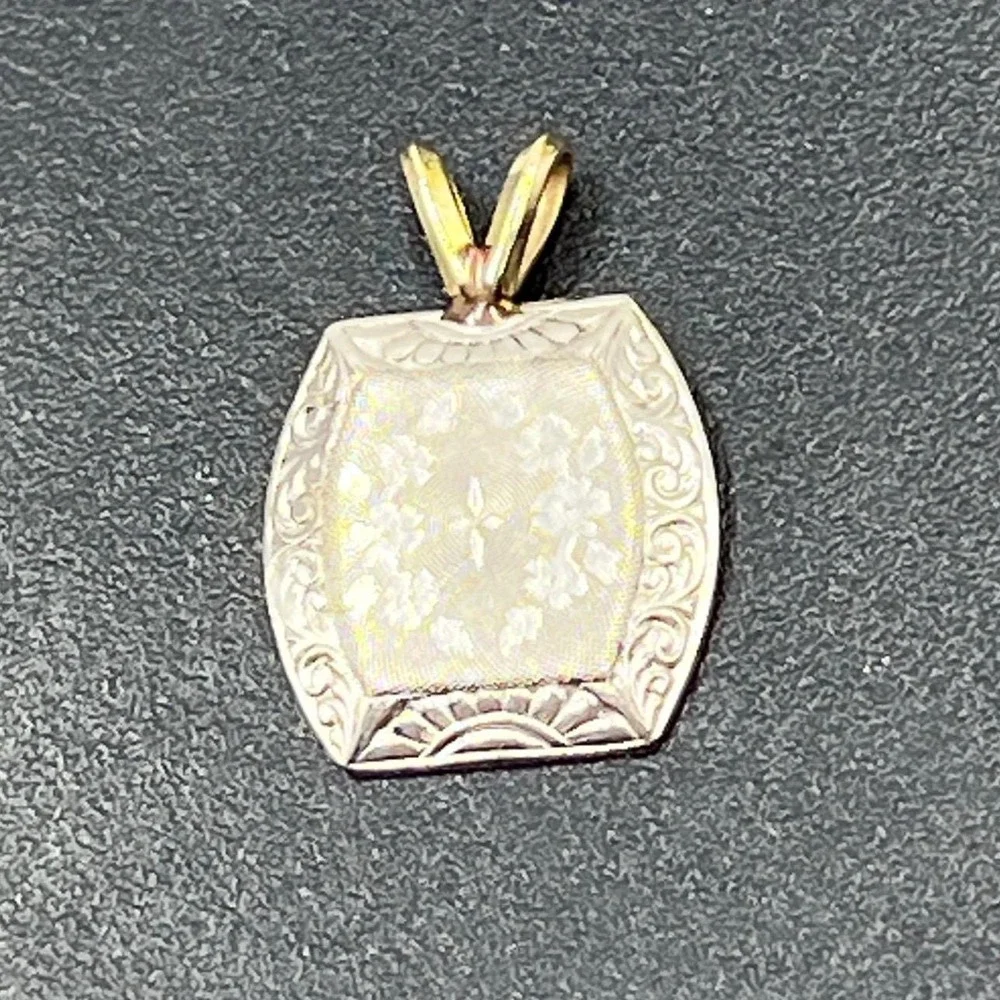 Vintage 14K Two-Tone Gold Ornate Floral Engraved Rectangular Pendant Charm 1.08g